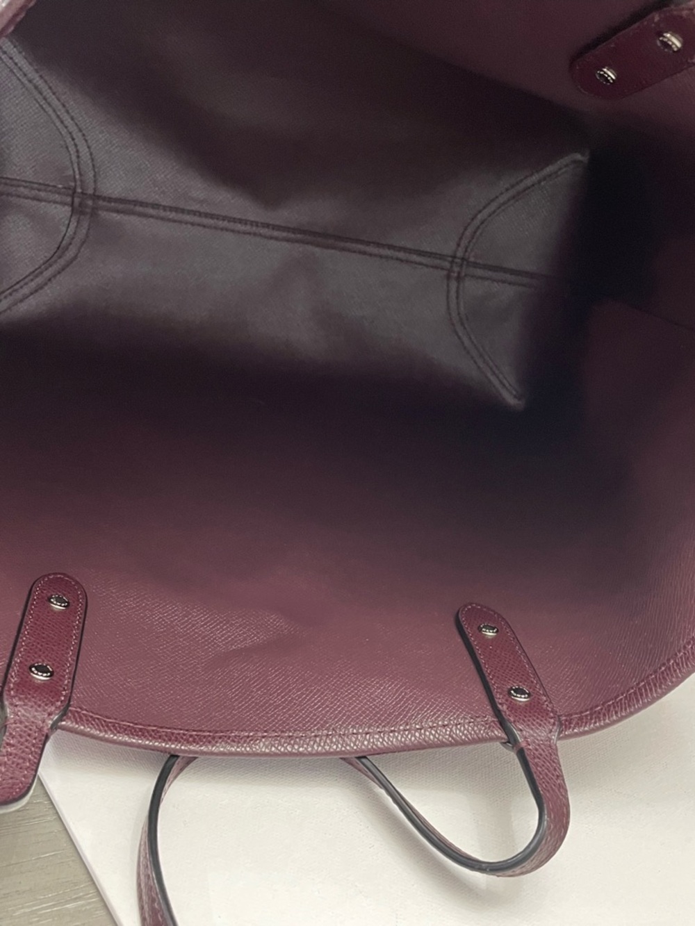 Coach reversible Maroon Tote with Pink Bird Motif - Picture 15 of 15